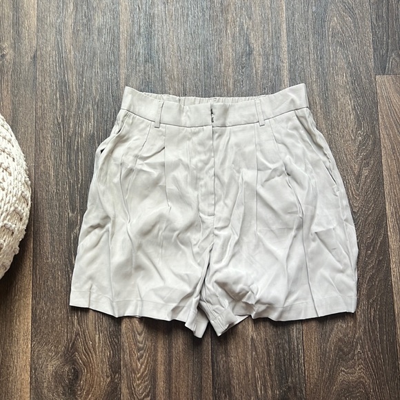 Dynamite Rumi Short - Picture 2 of 5